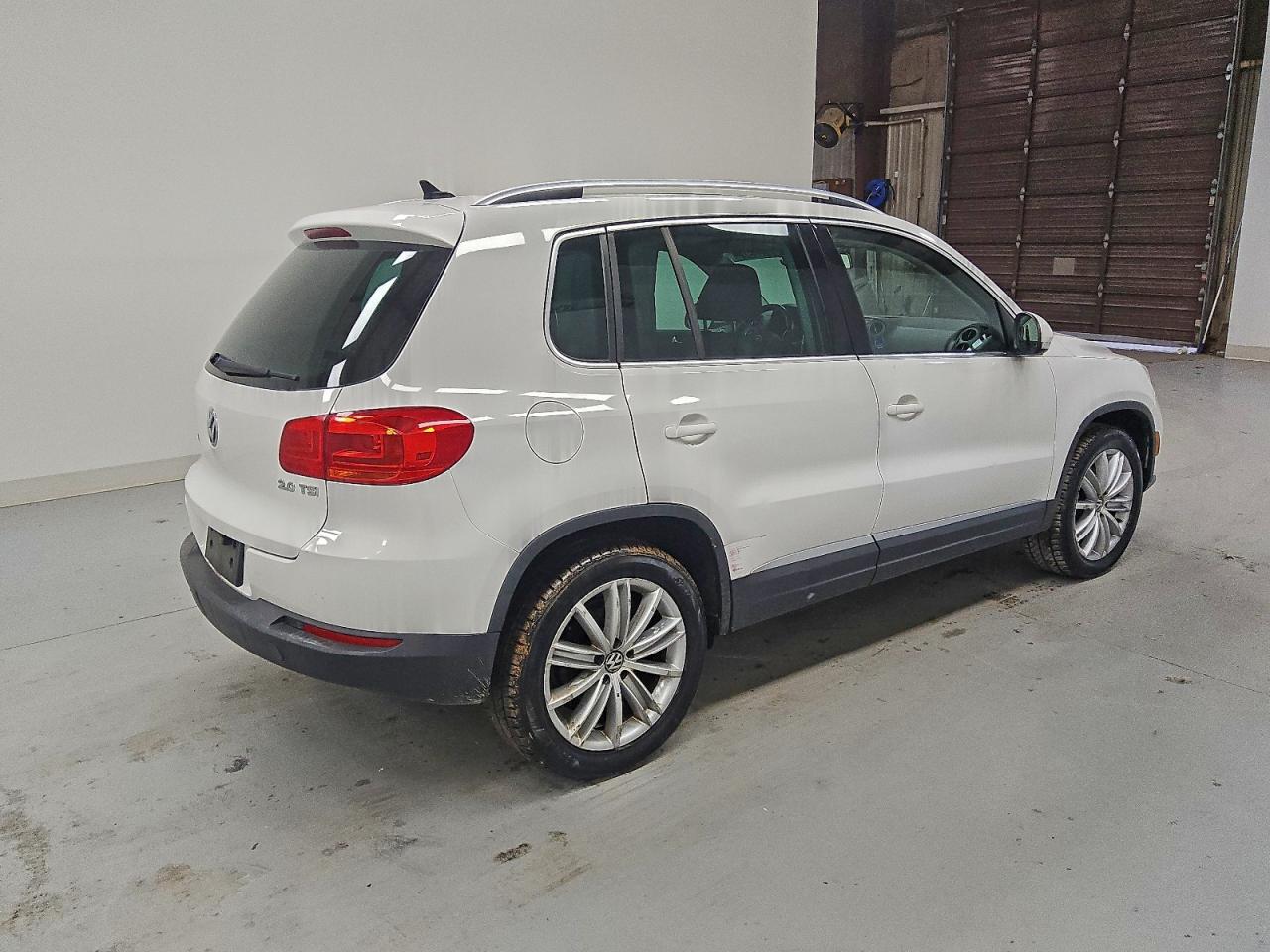 Volkswagen Tiguan S Image 10