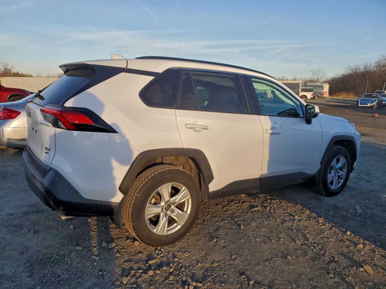 Toyota RAV4 Xle Image 4