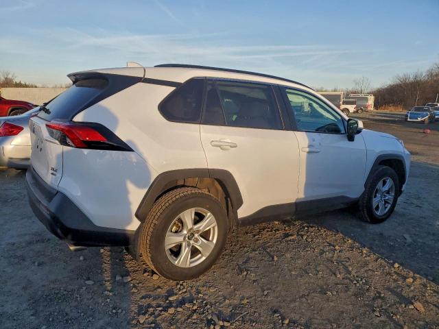 Toyota RAV4 Xle Image 4