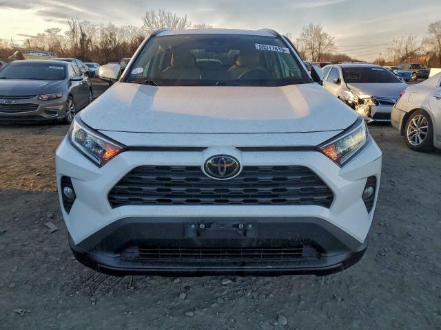 Toyota RAV4 Xle Image 12