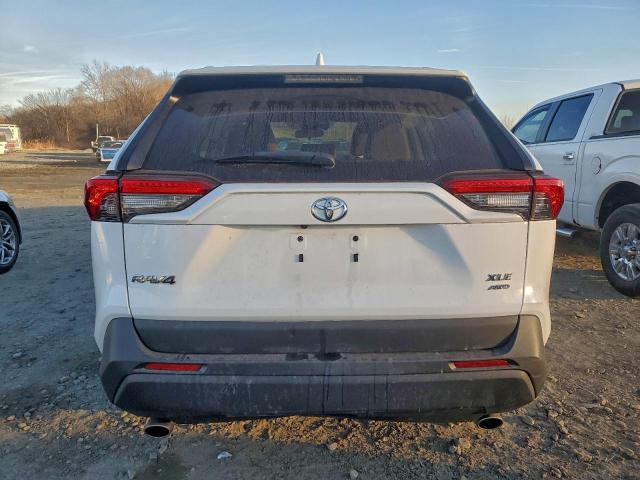 Toyota RAV4 Xle Image 6