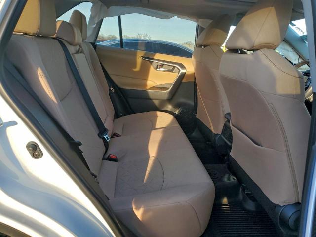 Toyota RAV4 Xle Image 8