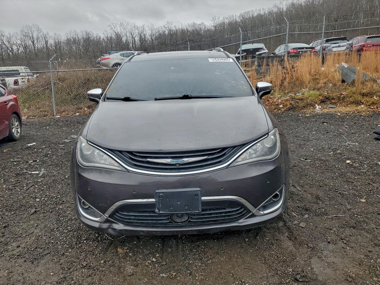 Chrysler Pacifica Hybrid Limited Image 6