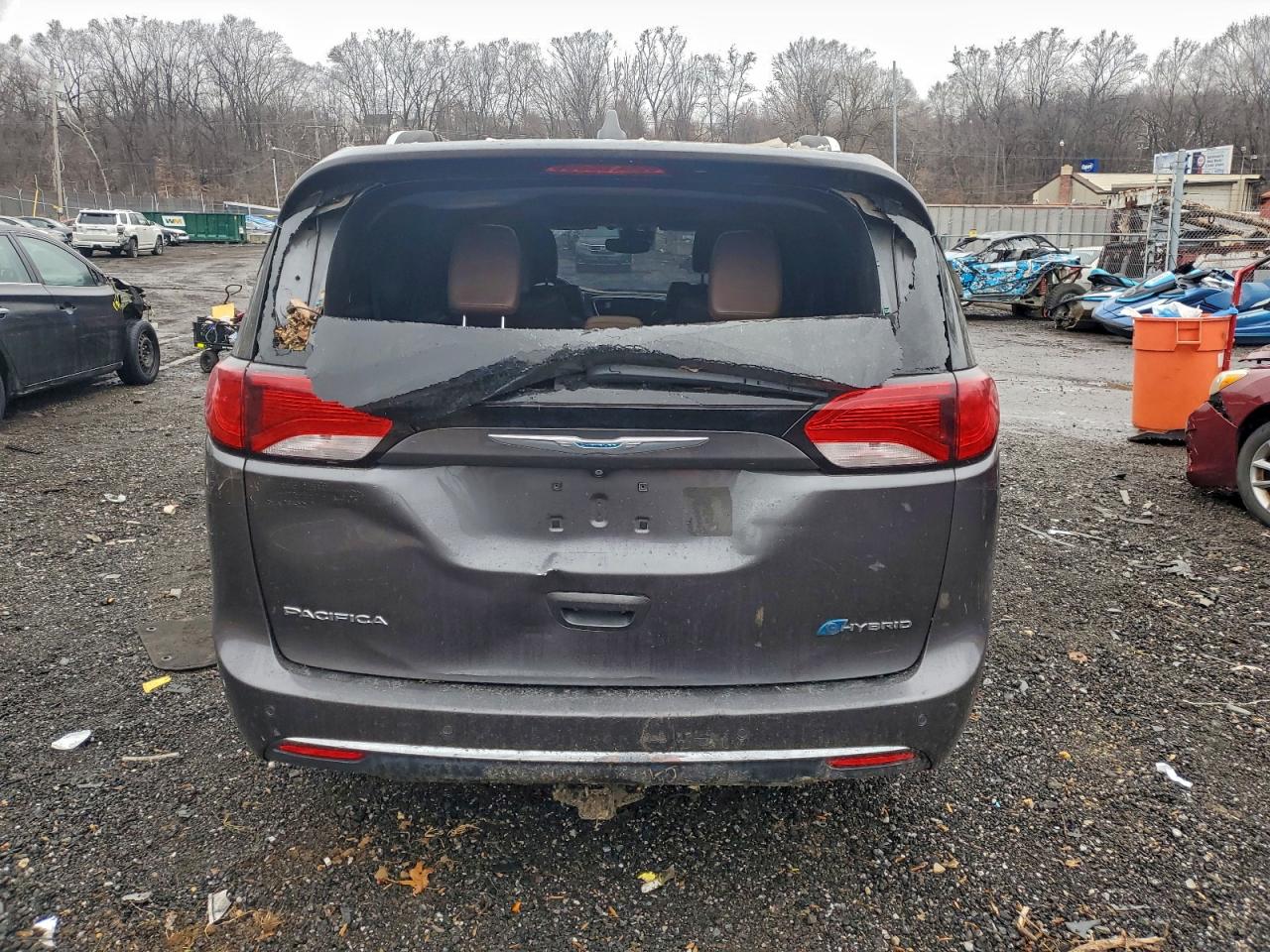 Chrysler Pacifica Hybrid Limited Image 9