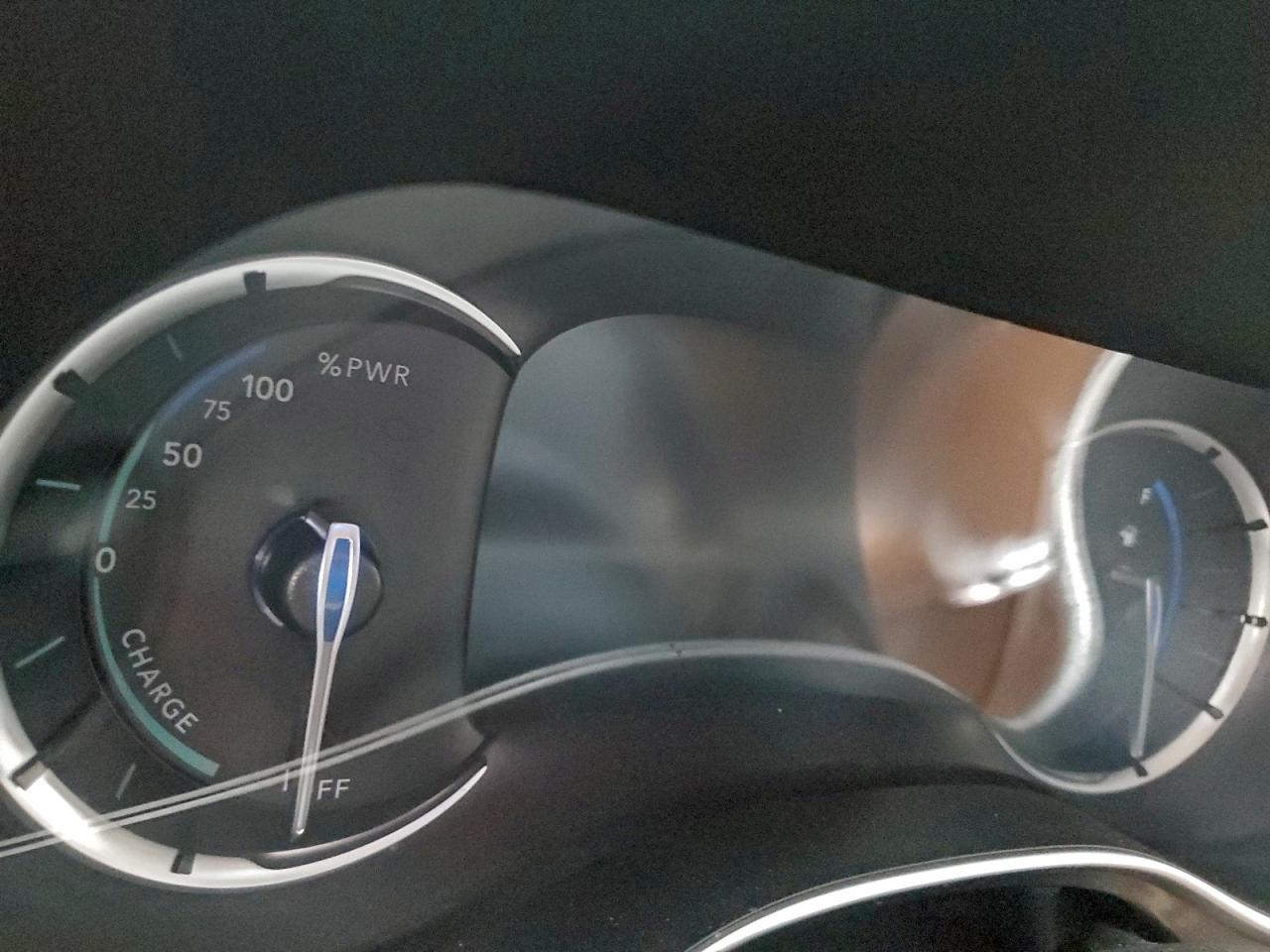 Chrysler Pacifica Hybrid Limited Image 4