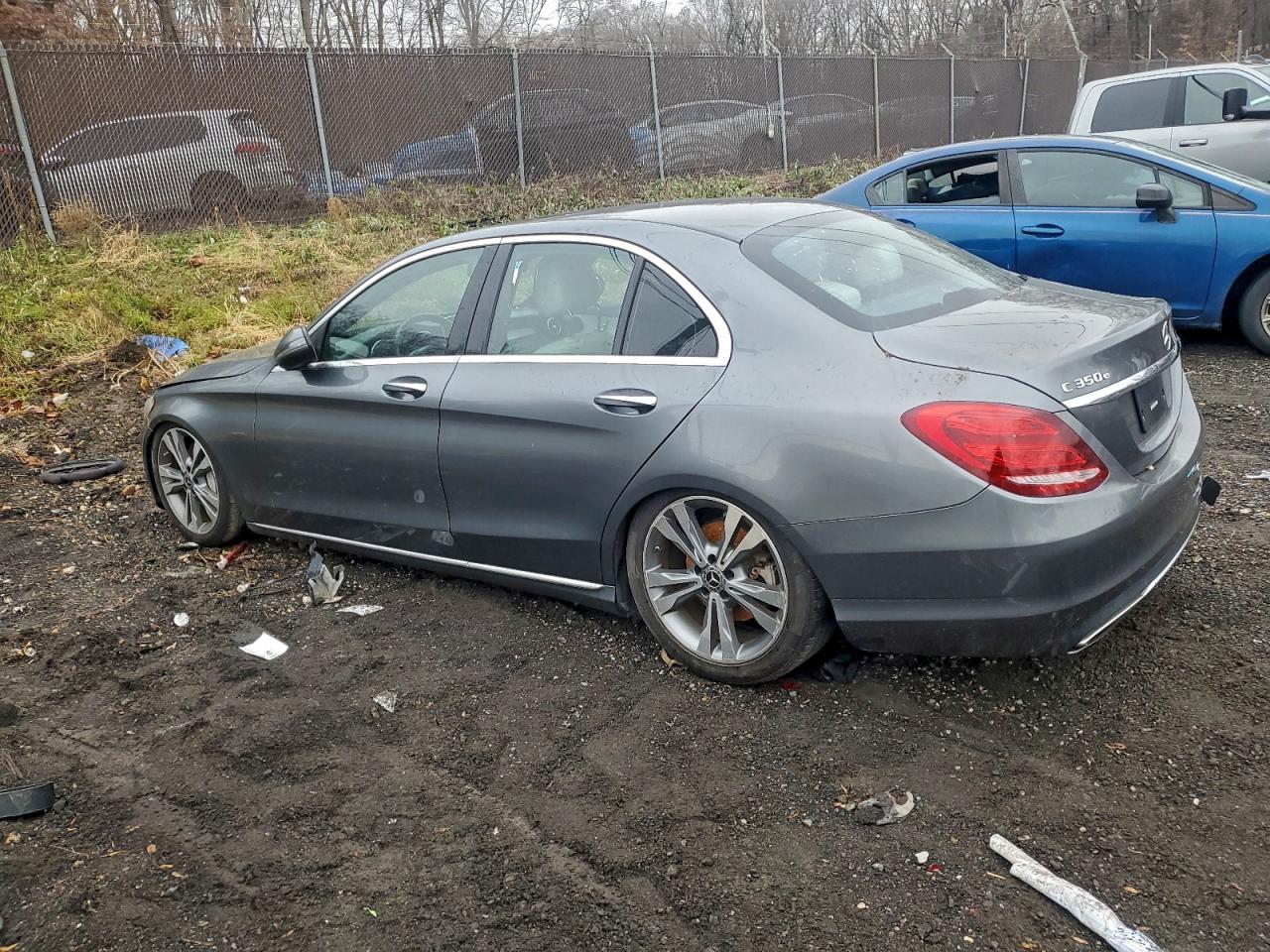 Mercedes-Benz C-Class 350e Image 2
