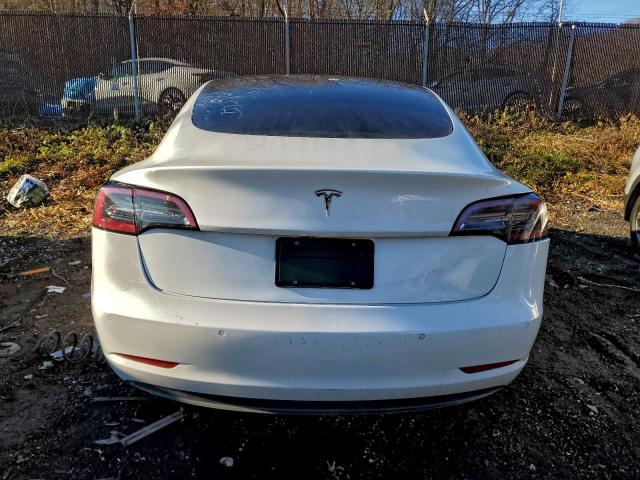 Tesla Model 3 Image 8