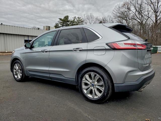 Ford Edge Titanium Image 3
