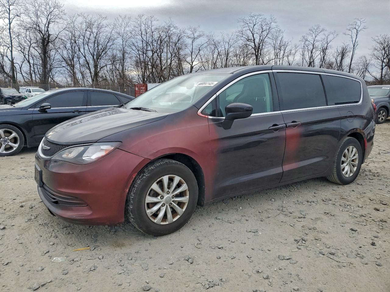 Chrysler Pacifica Touring Image 1