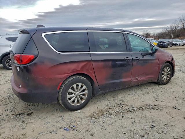 Chrysler Pacifica Touring Image 2