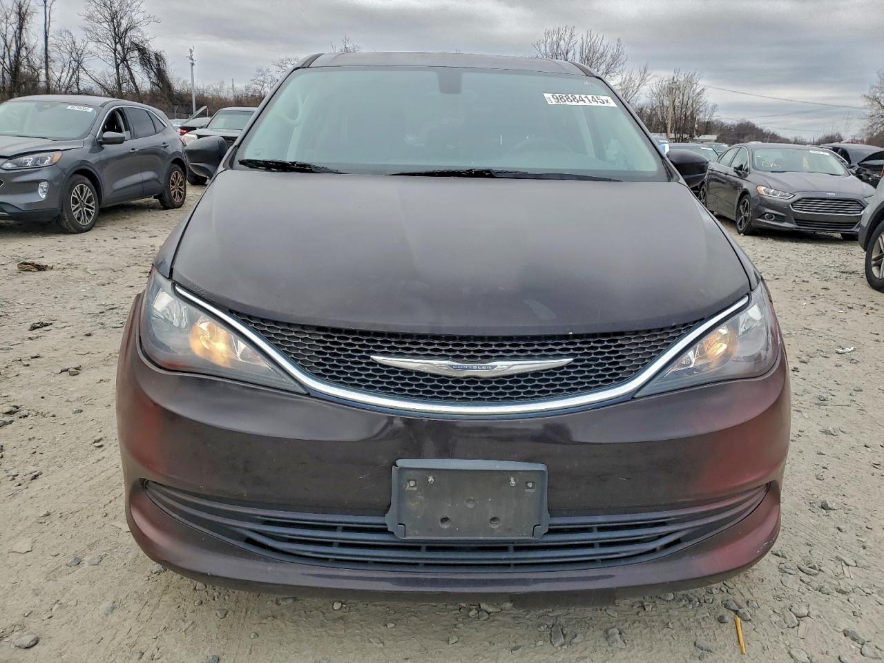 Chrysler Pacifica Touring Image 10