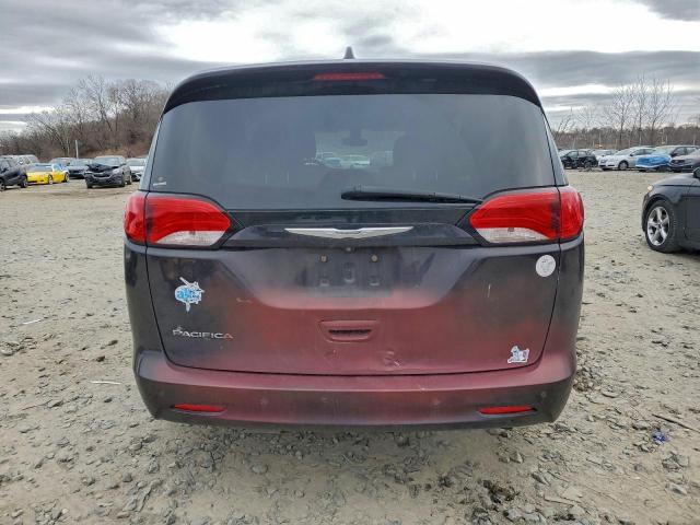 Chrysler Pacifica Touring Image 5