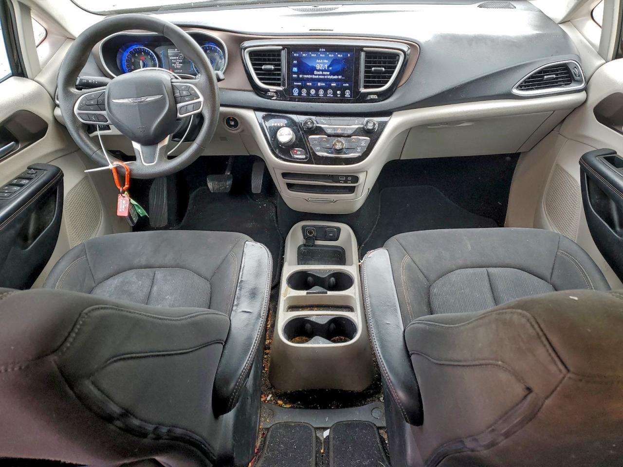 Chrysler Pacifica Touring Image 13