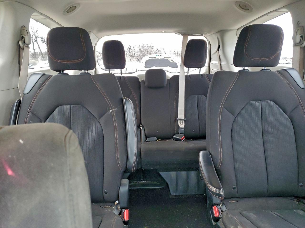 Chrysler Pacifica Touring Image 7