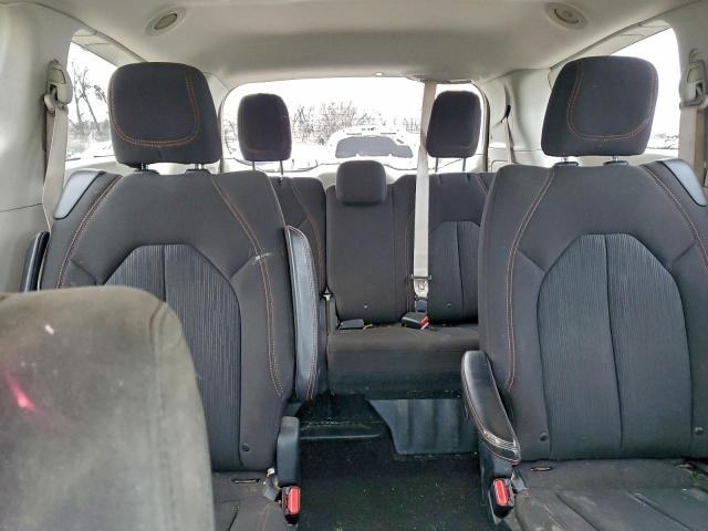 Chrysler Pacifica Touring Image 7