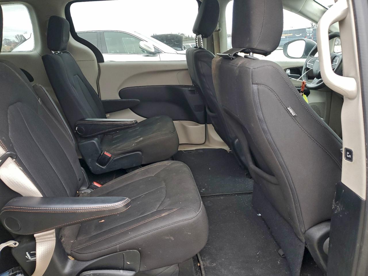 Chrysler Pacifica Touring Image 8