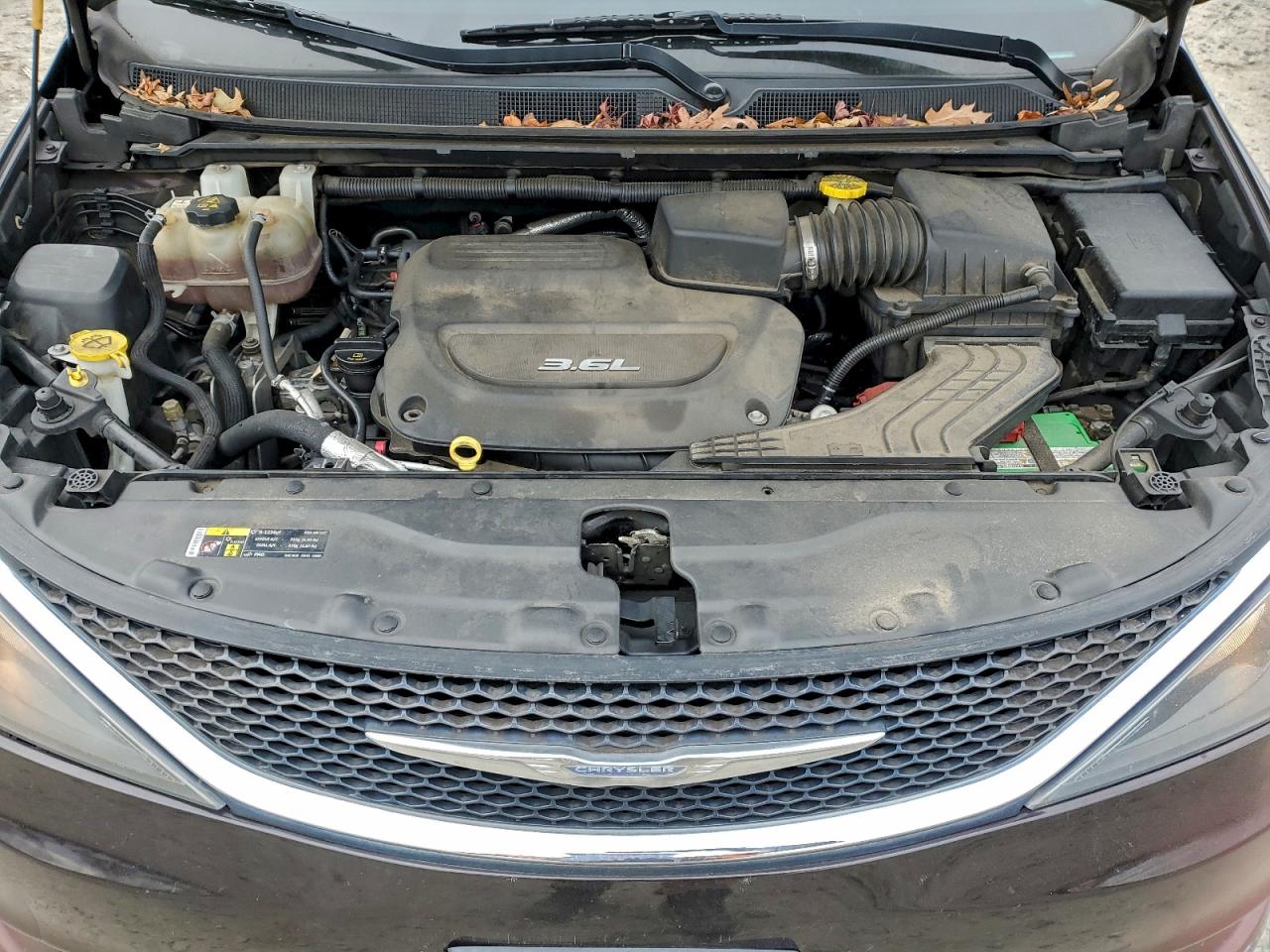 Chrysler Pacifica Touring Image 6