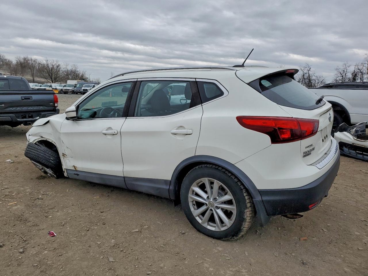 Nissan Rogue S Image 2