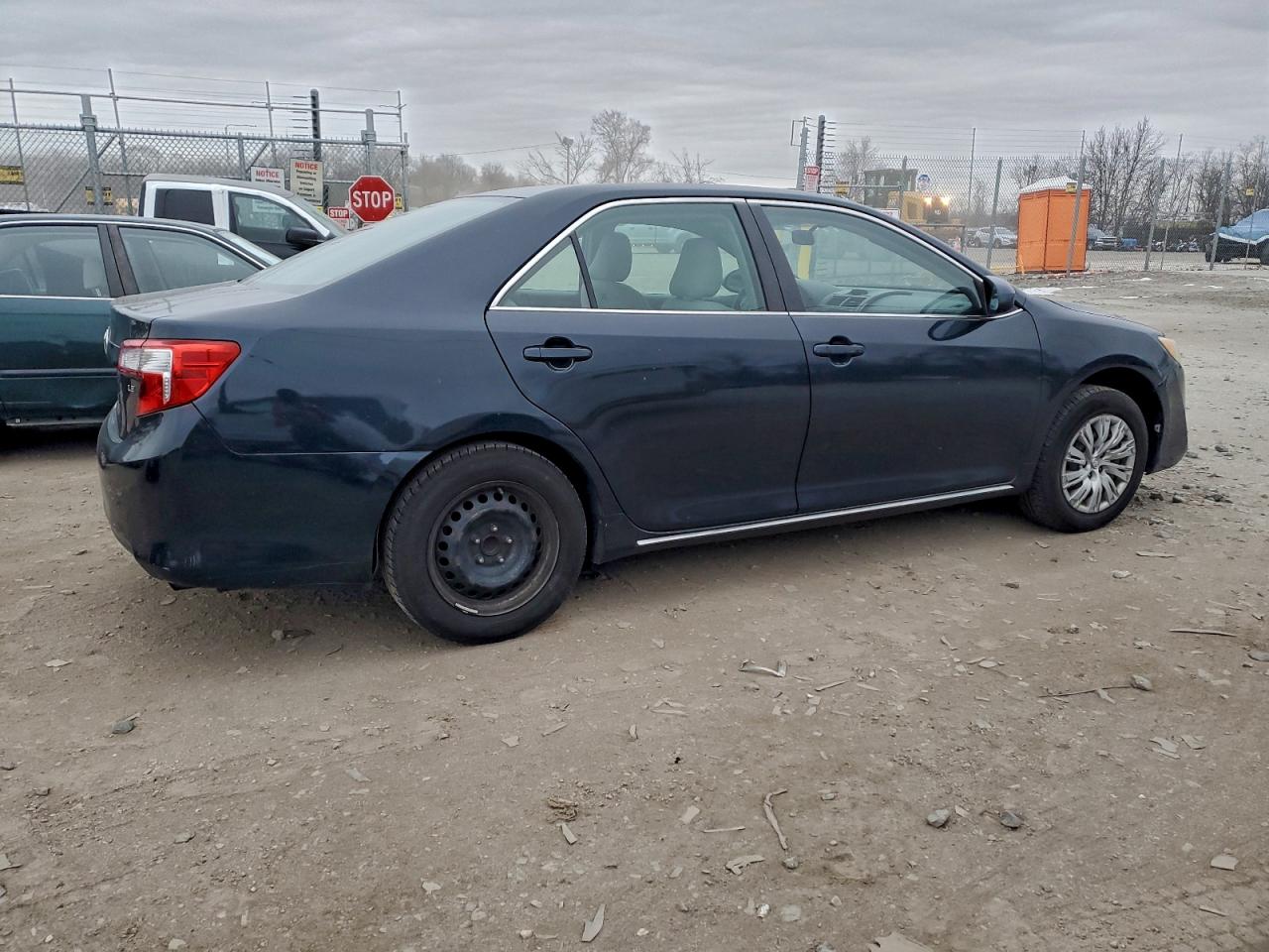 Toyota Camry Base Image 6