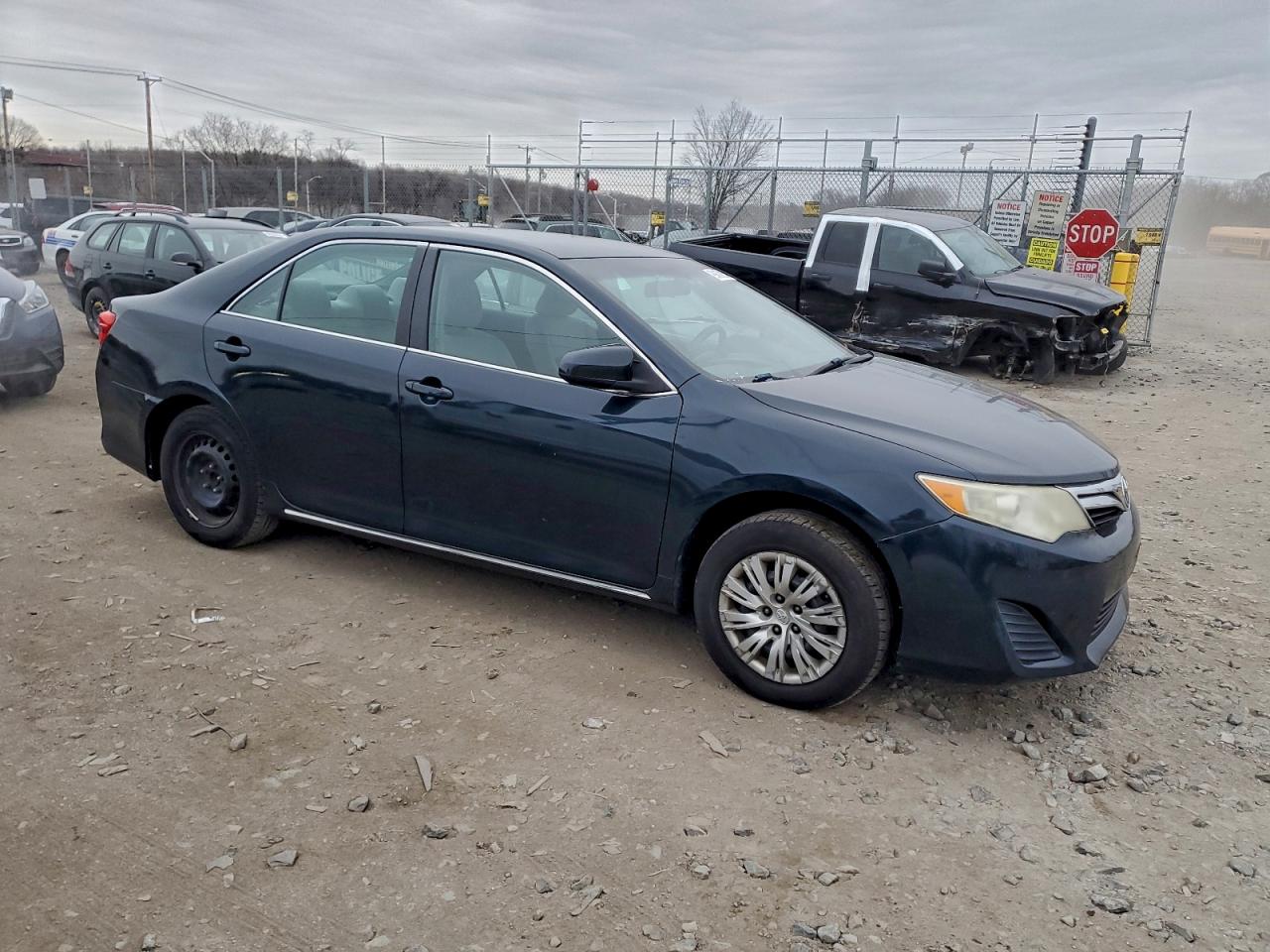 Toyota Camry Base Image 11