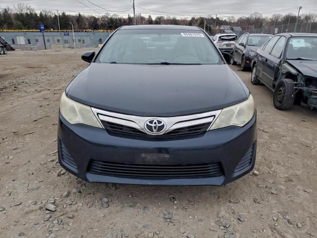 Toyota Camry Base Image 2