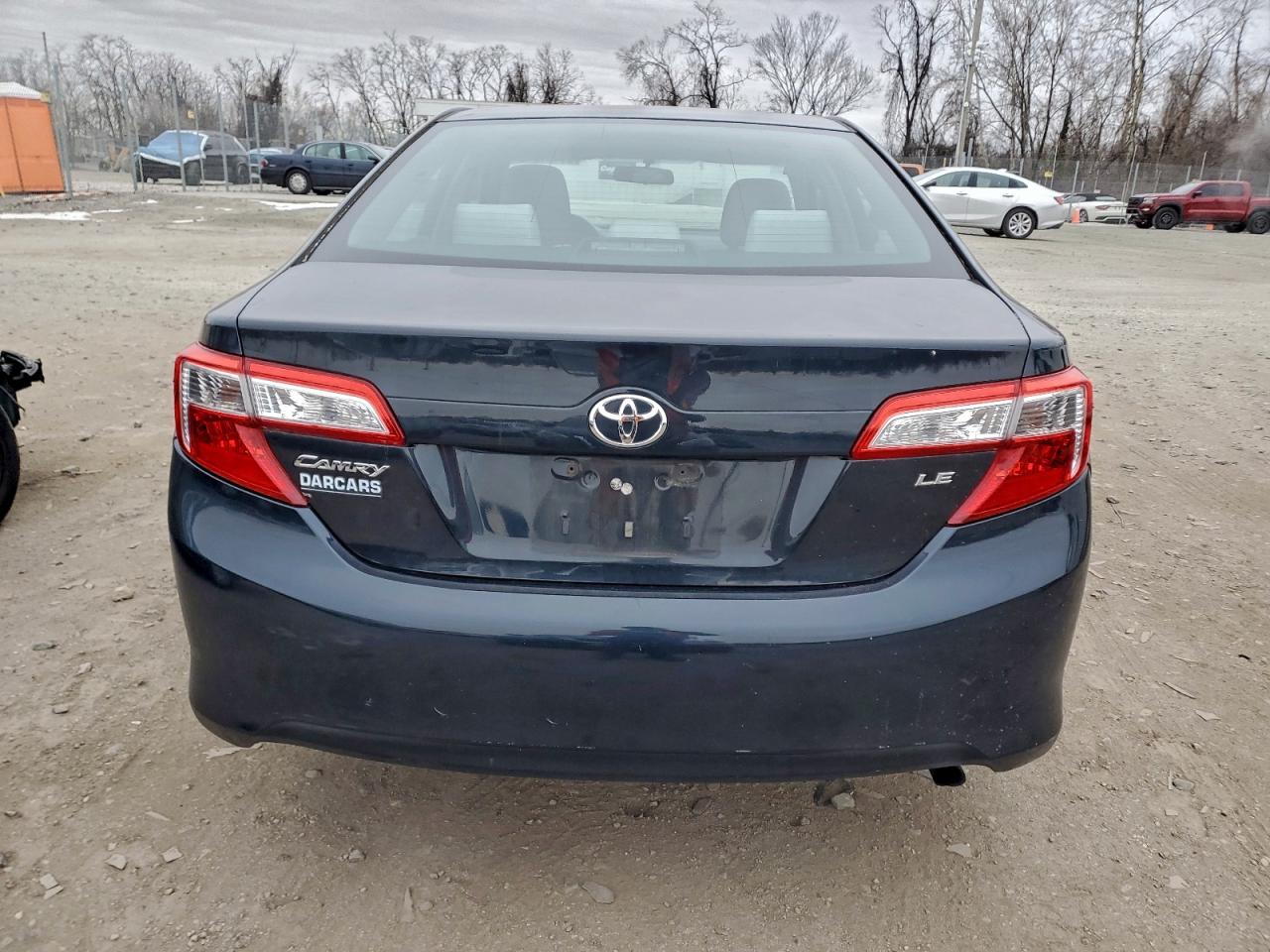 Toyota Camry Base Image 3