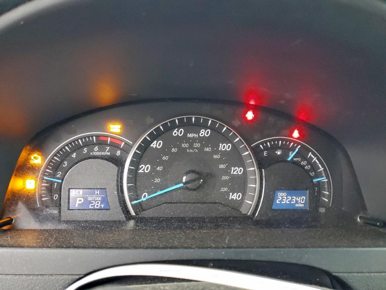 Toyota Camry Base Image 8