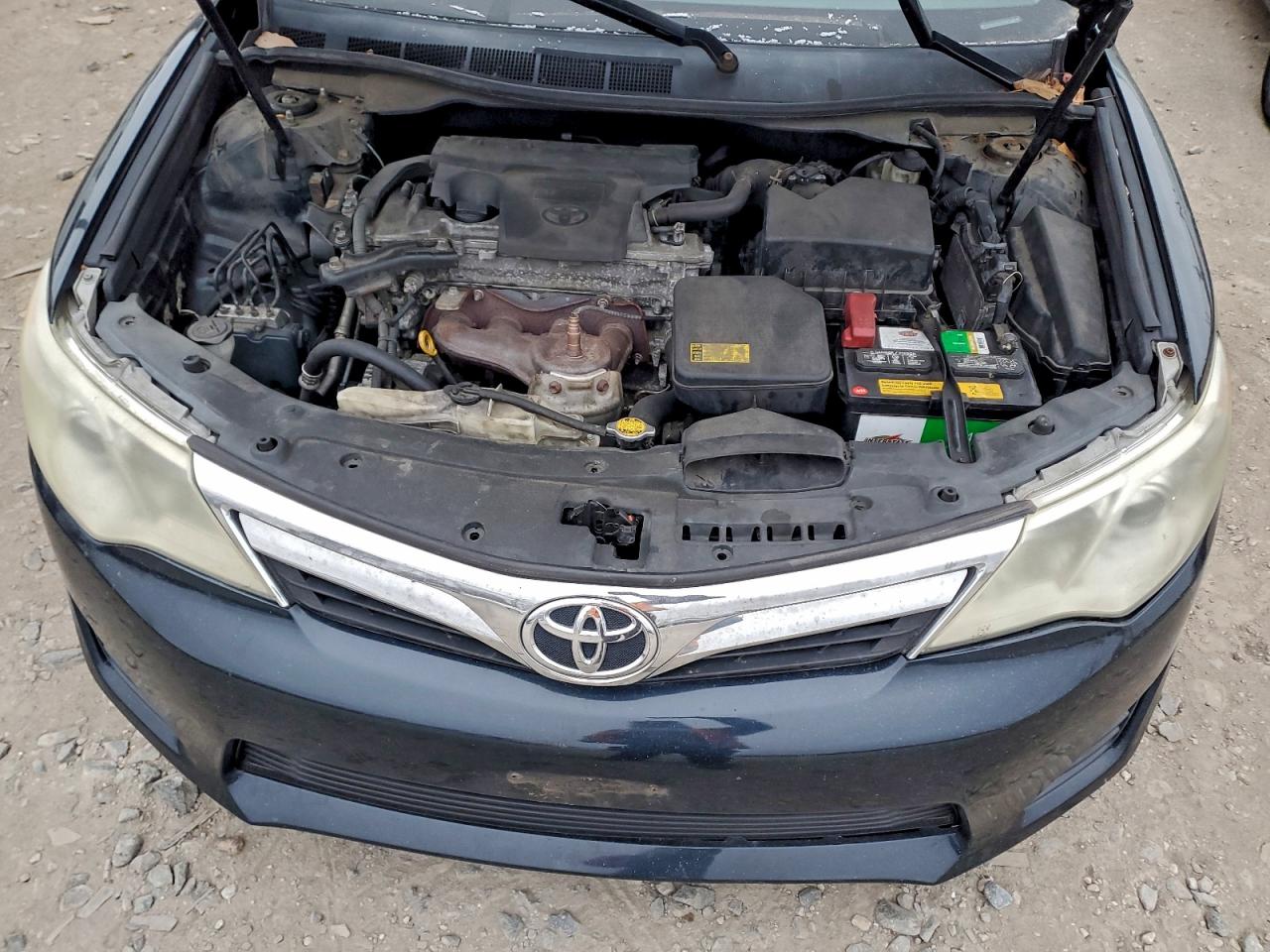 Toyota Camry Base Image 9