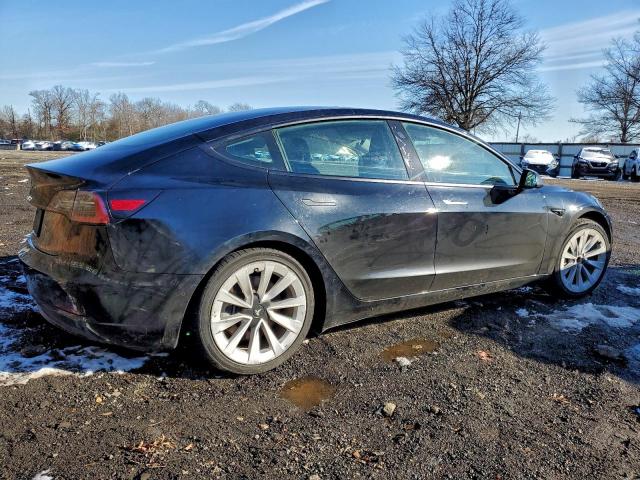 Tesla Model 3 Image 5