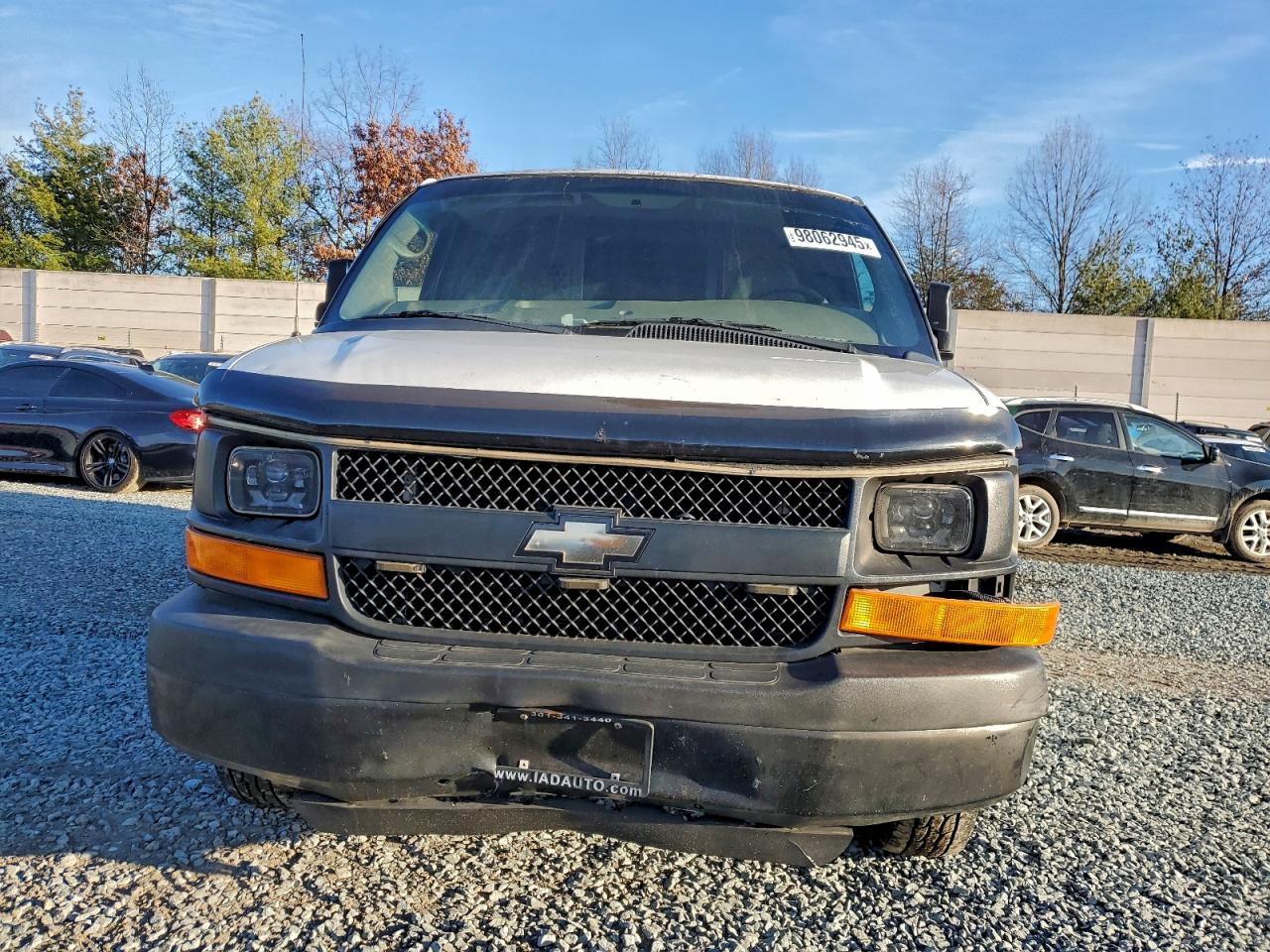 Chevrolet Express Image 6