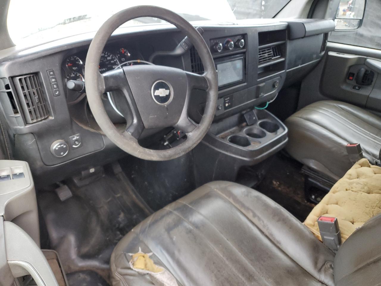 Chevrolet Express Image 13