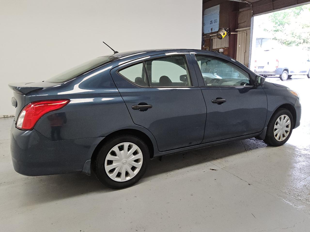 Nissan Versa S Image 3