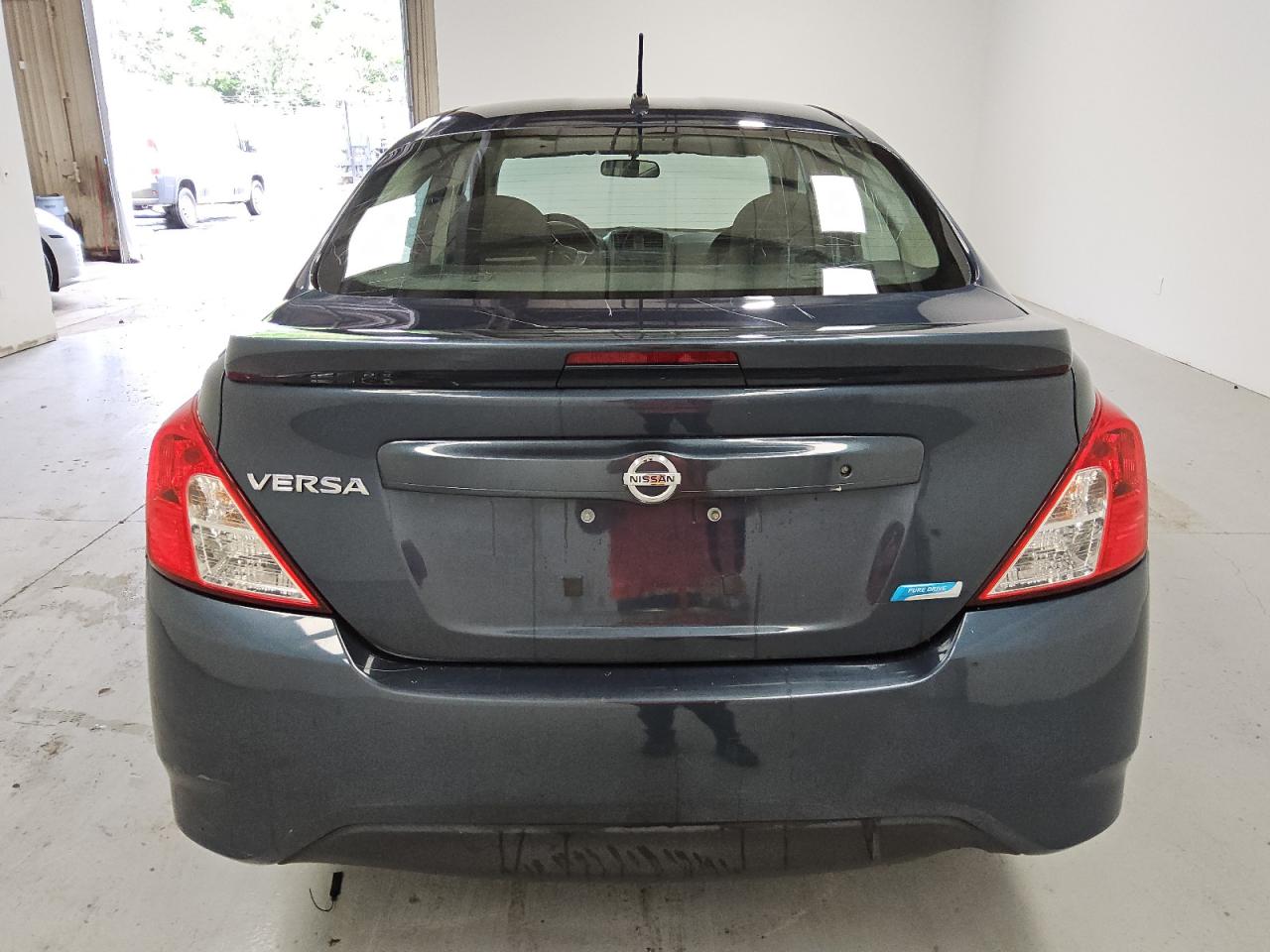 Nissan Versa S Image 9