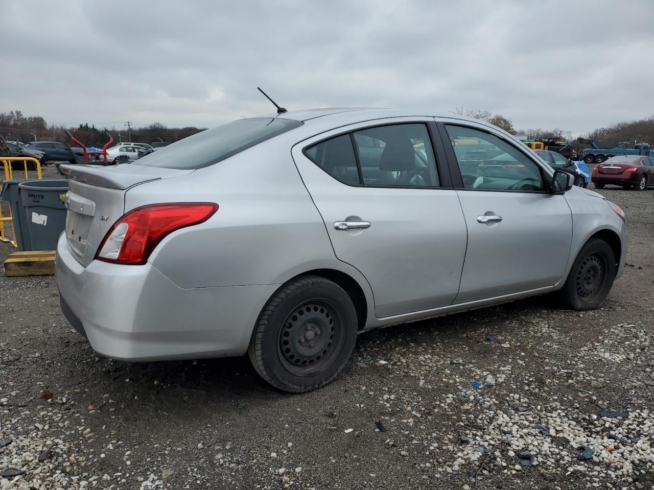 Nissan Versa S Image 6