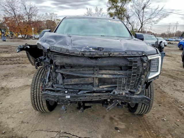 GMC Yukon Denali Image 6