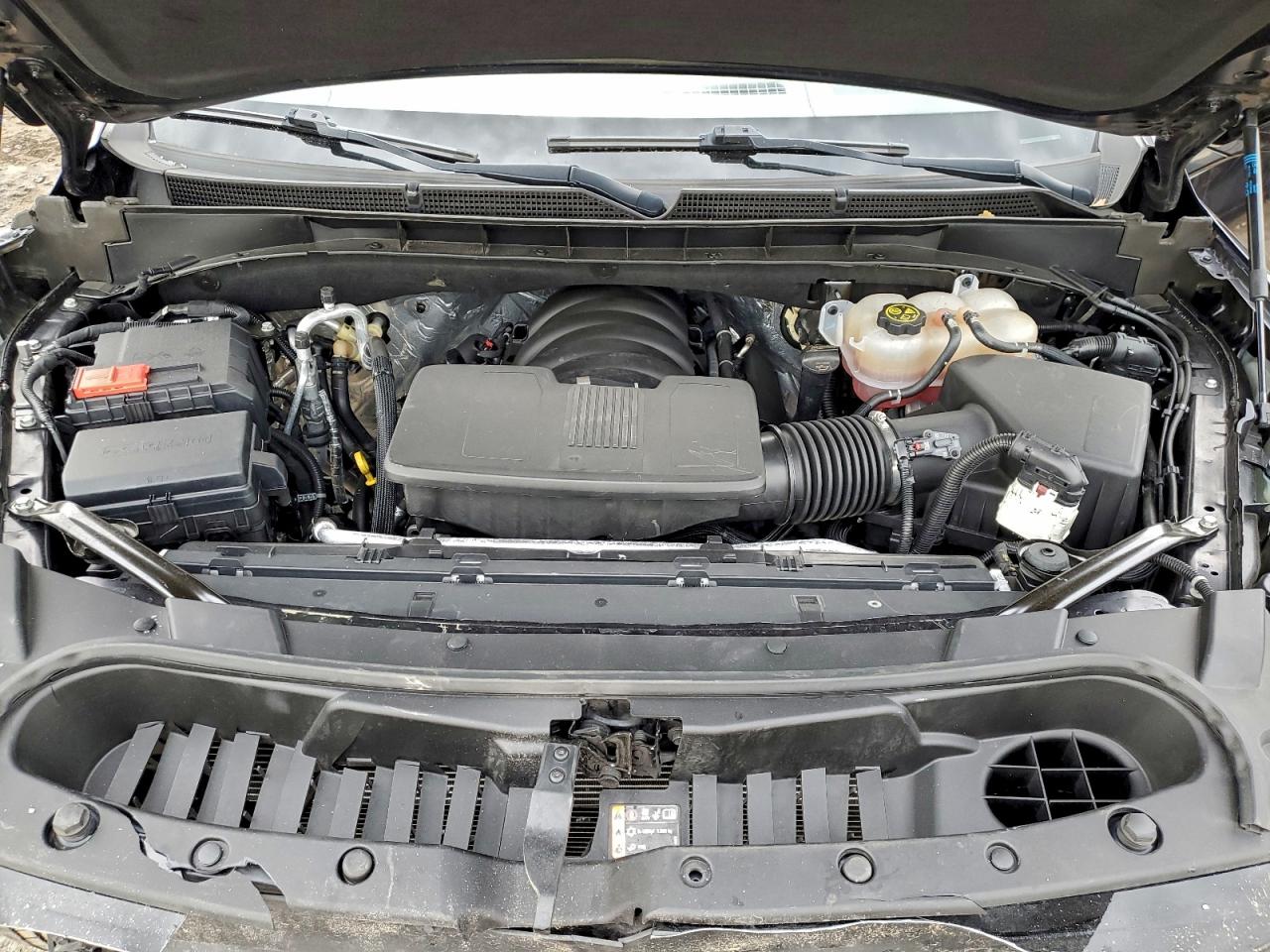 GMC Yukon Denali Image 4