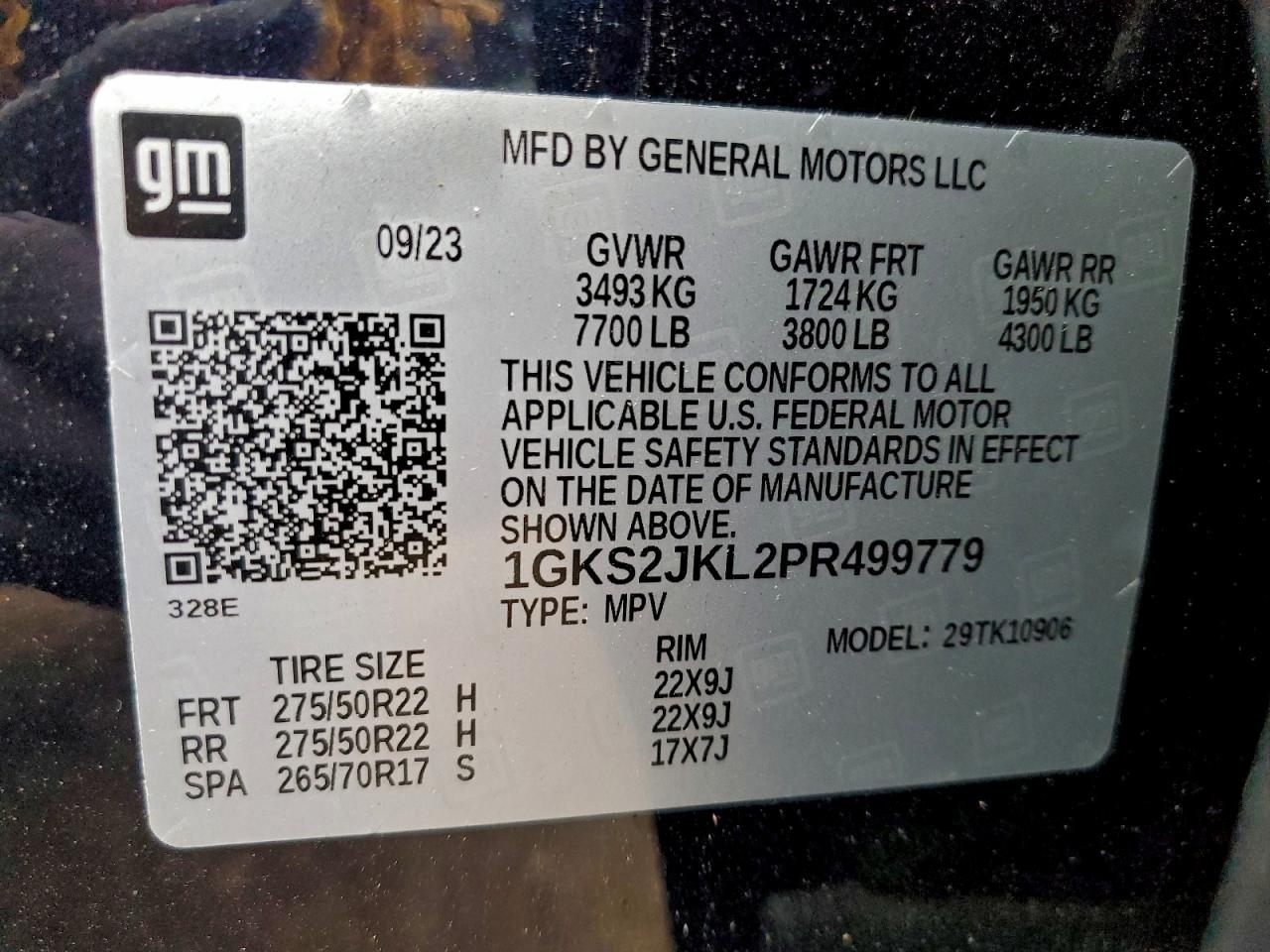 GMC Yukon Denali Image 2