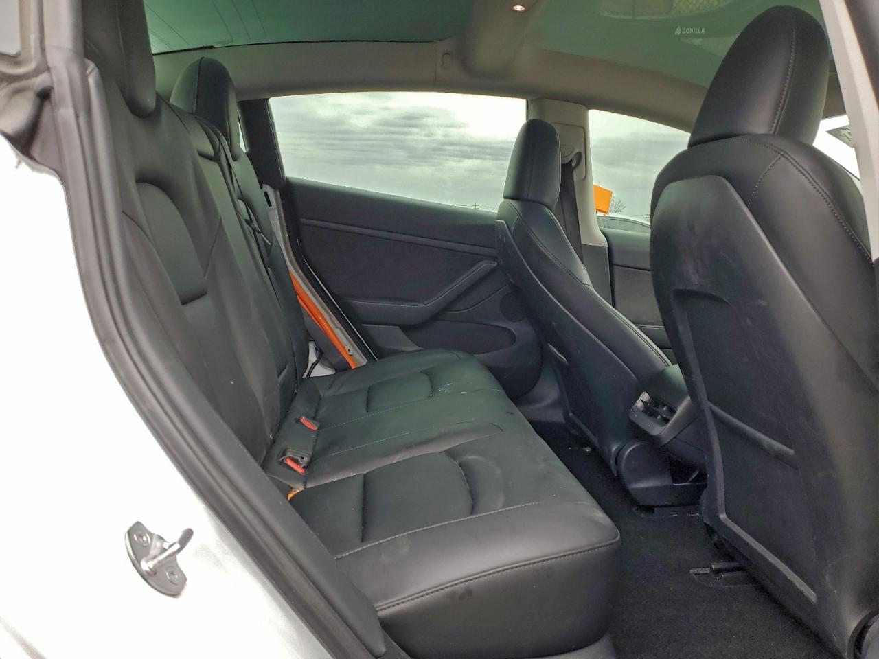 Tesla Model 3 Image 11