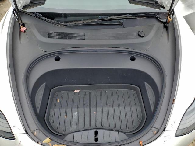 Tesla Model 3 Image 8