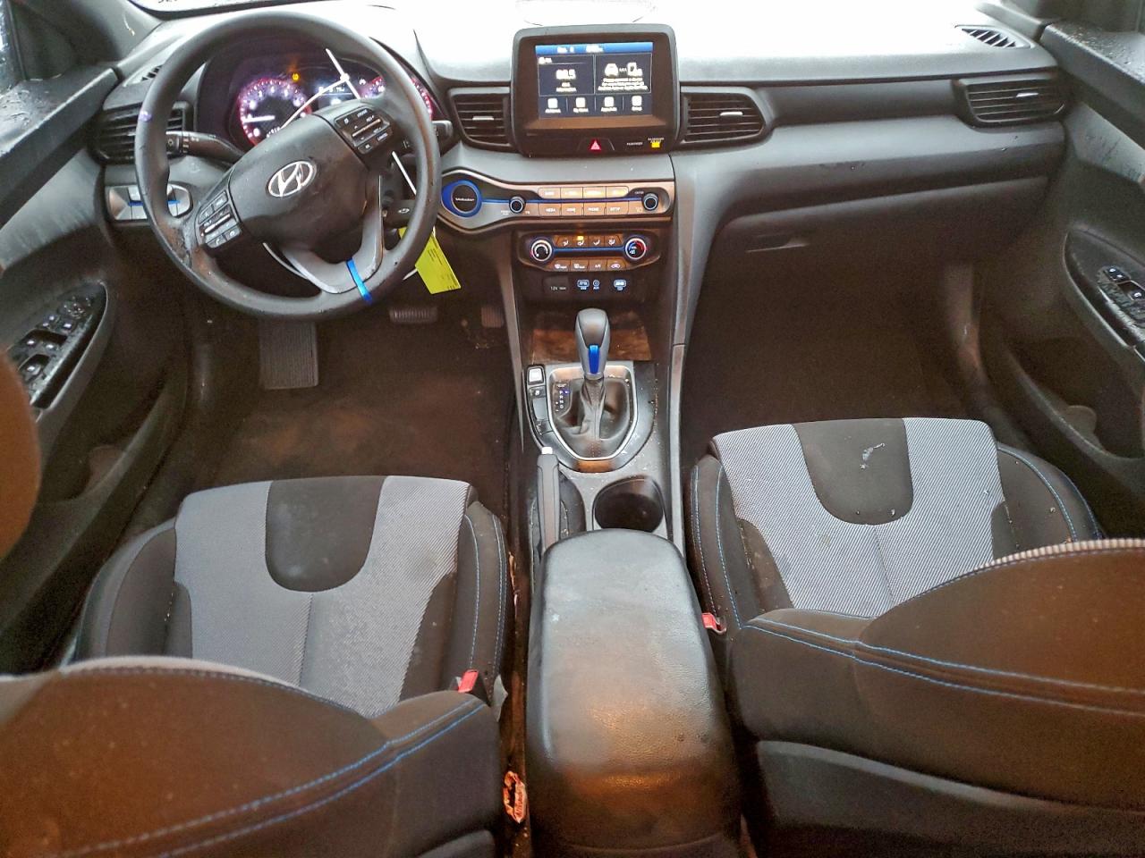 Hyundai VELOSTER Base Image 7