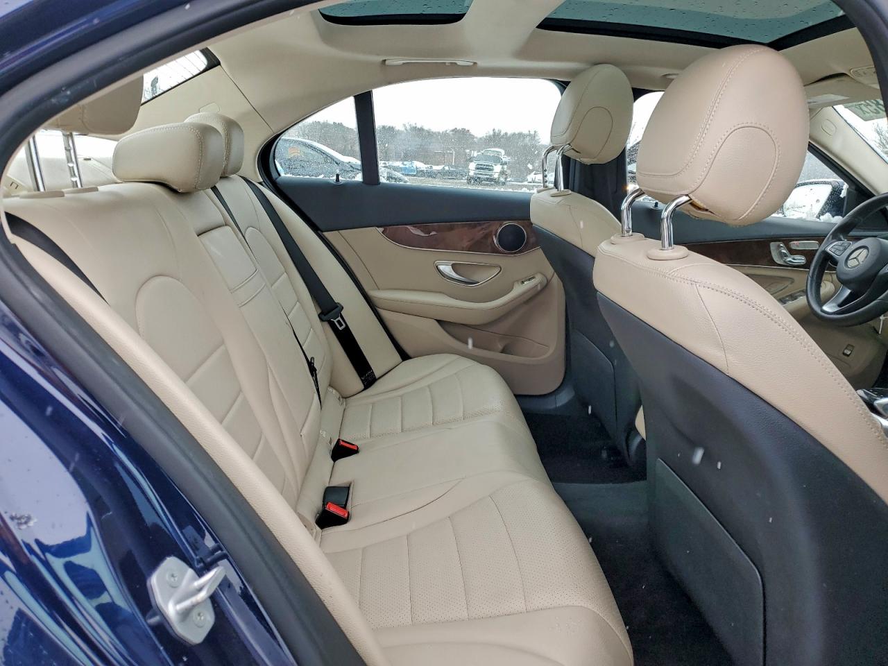 Mercedes-Benz C-Class 300 4matic Image 10