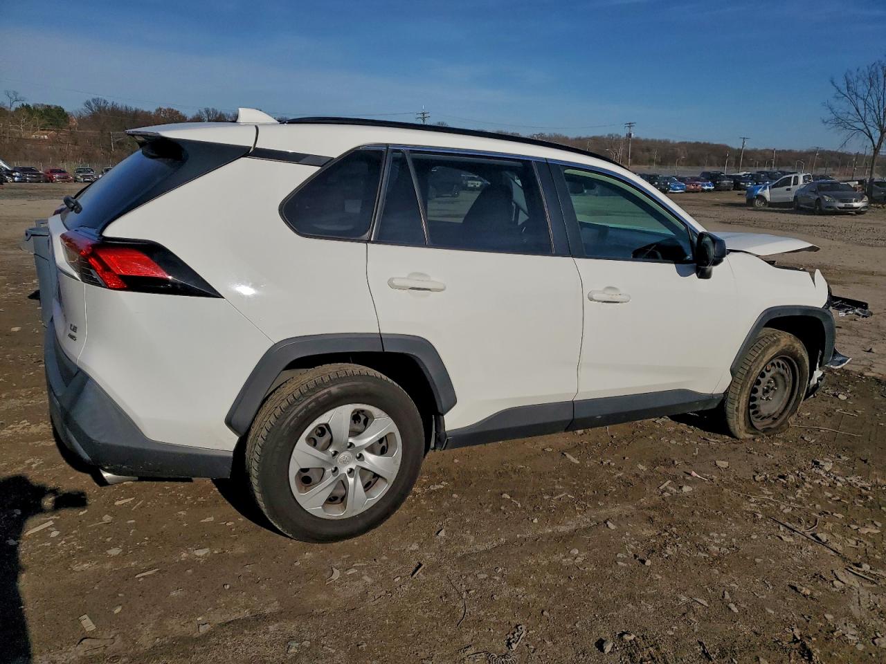 Toyota RAV4 Le Image 3