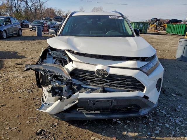 Toyota RAV4 Le Image 4