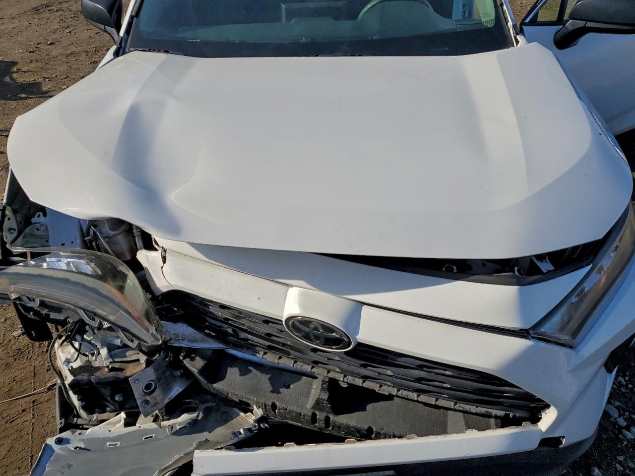 Toyota RAV4 Le Image 8