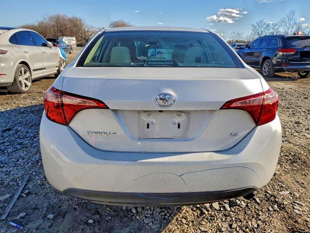 Toyota Corolla L Image 8