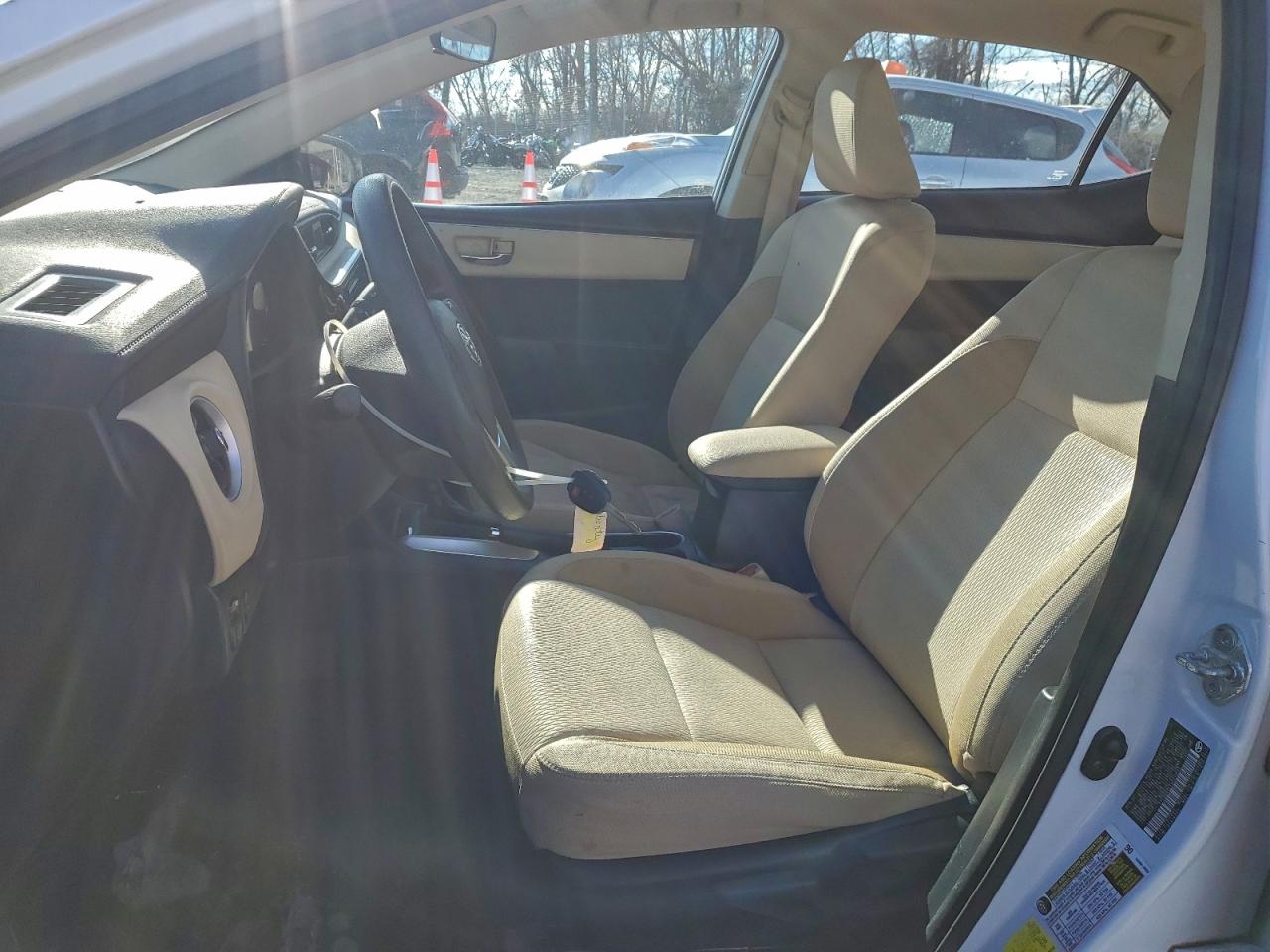 Toyota Corolla L Image 12