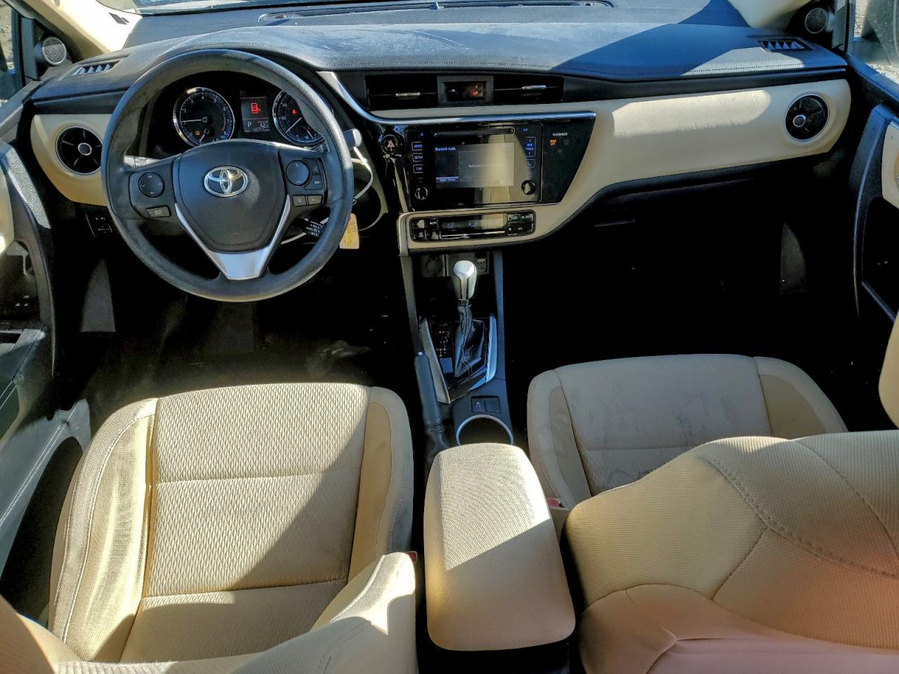 Toyota Corolla L Image 9