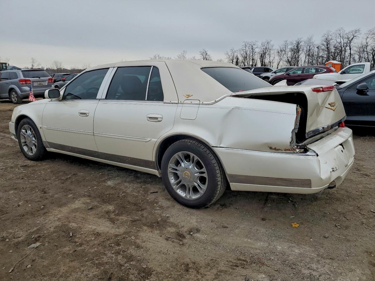 Cadillac DTS Image 11
