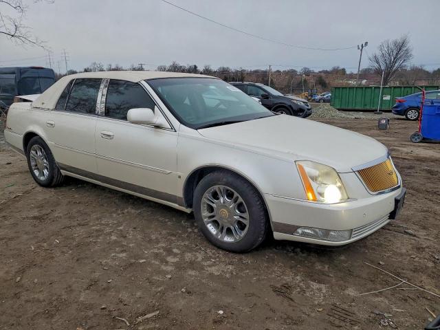 Cadillac DTS Image 8