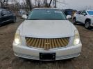Cadillac DTS Image 10